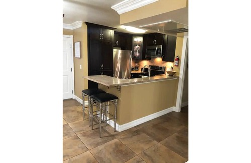 Paramount Condominio | SoCal Condo with Pool and Jacuzzi
