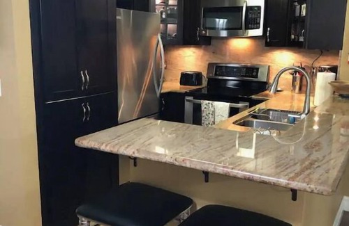 Paramount Condominio | SoCal Condo with Pool and Jacuzzi