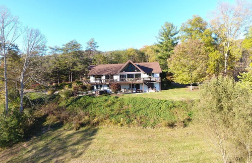 Barnardsville Casa | VISTAS, PRIVACIDAD, COMODIDAD, Tina caliente, 8 acres, Se aceptan mascotas
