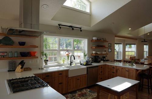 Seward Casa | Sockeye house 420 3rd ave Large house located in downtown Accommodates up to 12