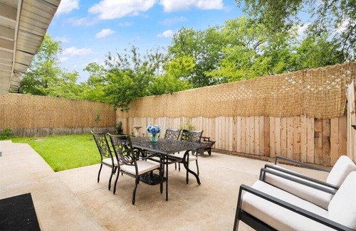 Sweetbriar Casa | SoCo Austin Home & Cowboy Charm