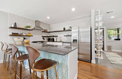 Galindo Casa | SoCo Groovy - Large Groups {New to Vrbo}