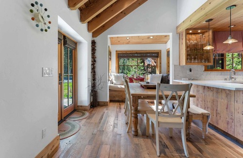Serene Lakes Casa | Soda Springs 3BR Ski & Lake Retreat