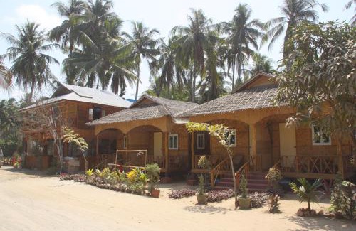 Ngwe Saung Hotel | Soe Ko Ko Beach House & Restaurant