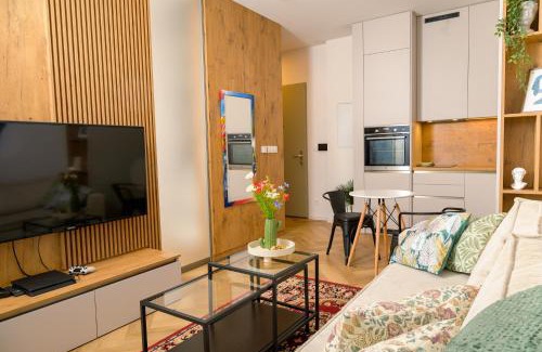 Banska Bystrica Apartamento | SOHO Apartmán v centre, smart & self check-in 24h, private garage EV