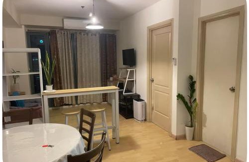 Highway Hills Apartamento | SOHO Central 1 BR Big Sized with balcony