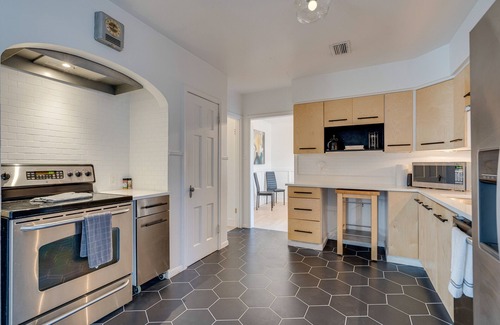 Oak Cliff Casa | SoHo Chic @ Bishop's Art District