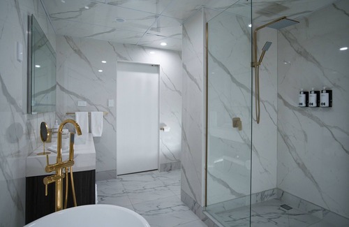Mount Roskill Hotel | Soho Hotel Auckland