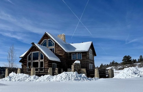 Chromo Chalet De Esquí | Chalet w gorgeous mountain n river views w hot tub