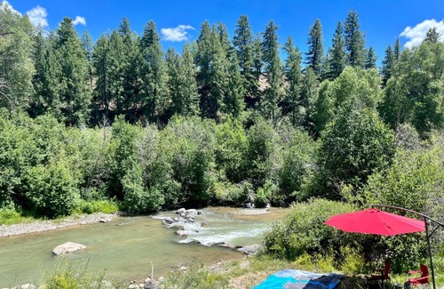 Chromo Chalet De Esquí | Chalet w gorgeous mountain n river views w hot tub