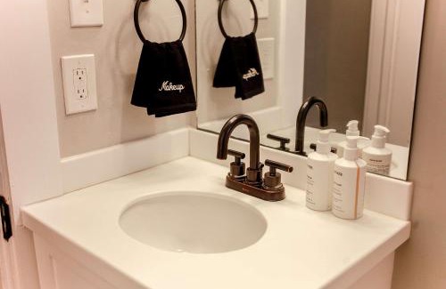 Ghent Apartamento | Sojourn at Colley Manor Unit 5