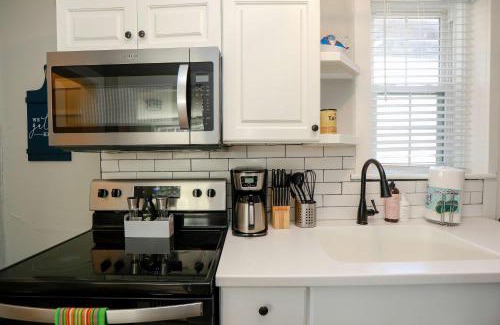 Ghent Apartamento | Sojourn at Colley Manor Unit 6 Sleeps 4