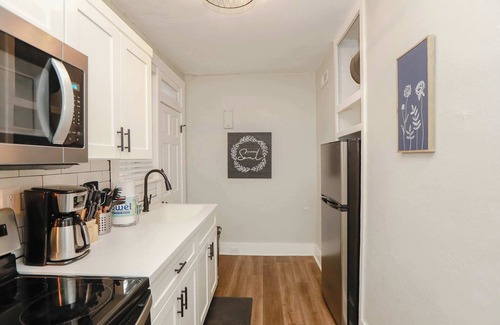 Ghent Apartamento | Sojourn at Colley Manor Unit 2 Sleeps 4