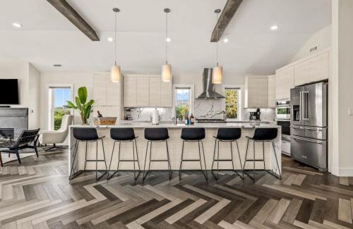 Whalehead Beach Casa | Sojourn Aurora 7 BR Pool & Hot Tub