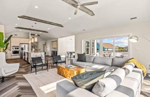 Whalehead Beach Casa | Sojourn Aurora 7 BR Pool & Hot Tub