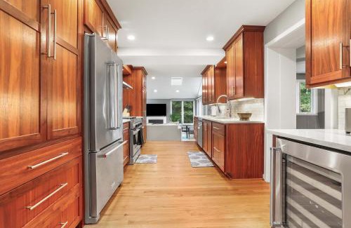 Baileys Crossroads Casa | Sojourn Beautiful Family Home with Beach Access & Backyard