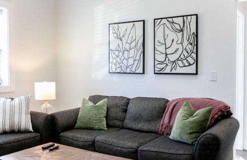 Chic's Beach Apartamento | Sojourn Steps to the Beach Sleeps 4