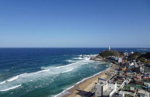 Sokcho Apartamento | Sokcho beach sunrise ocean view(Summit Bay 14F)