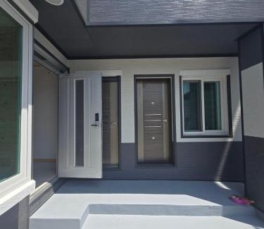 Sokcho Casa | Sokcho Seorak Port Healing House 4 Rooms, 2 Beds Seorak Mt View