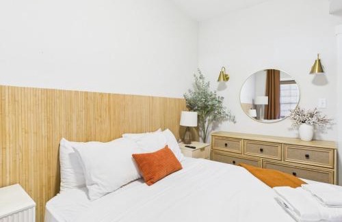 West Town Apartamento | Sol de Lumiere 2BR, Deck, Parking near Wicker