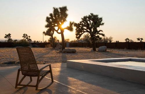 Yucca Valley Casa | Sol e Cielo Casa Una rare luxury oasis and pool