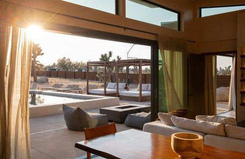 Yucca Valley Casa | Sol e Cielo Casa Una rare luxury oasis and pool