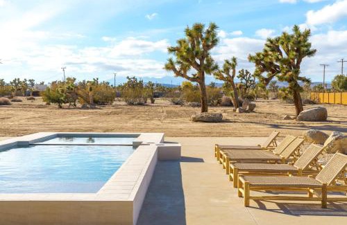Yucca Valley Casa | Sol e Cielo Casa Una rare luxury oasis and pool