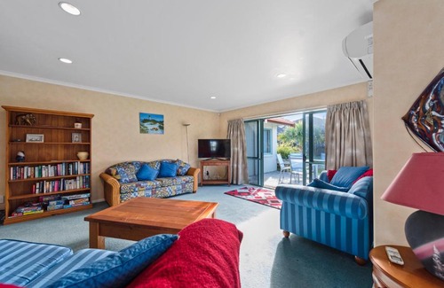Papamoa Beach Casa | Sol Escape - Papamoa Beach Holiday Home