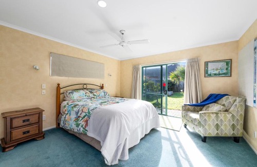 Papamoa Beach Casa | Sol Escape - Papamoa Beach Holiday Home