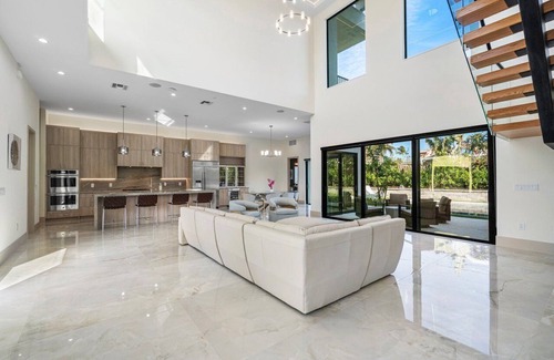 Juno Beach Casa | SOL HAUS! LUXE NEW 6 BDRM BEACH HOUSE W/ STUNNING VIEWS/POOL/SPA/PUTTING GRN/GYM