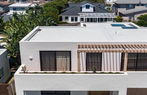 North Avoca Casa | SOL HOUSE NORTH AVOCA - MIXING MEDITERRANEAN WITH COASTAL - 0NLY 50M TO BEACH