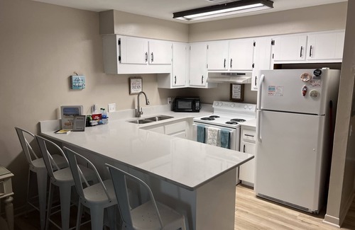 El Centro Beach Condominio | Sol Seeker☀️2 bed 2 bath |Close to Beach🏖Large Deck🌴Beautiful Pool | Privacy