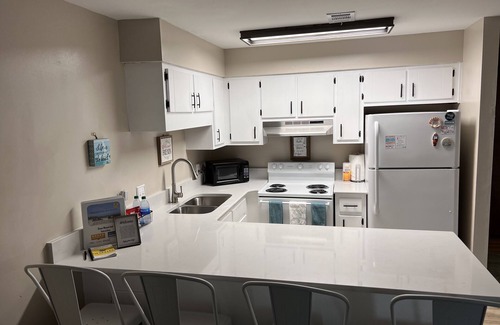 El Centro Beach Condominio | Sol Seeker☀️2 bed 2 bath |Close to Beach🏖Large Deck🌴Beautiful Pool | Privacy