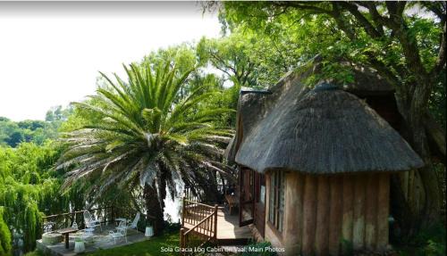 Lindequesdrif Otro | Sola Gracia Log Cabin on the Vaal