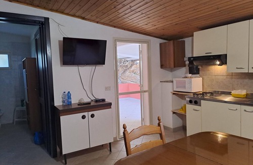 Solanas Apartamento | Solanas, amplia habitación doble con vistas al mar y a la playa.