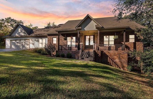 Greenbrier Casa | SOLAR ECLIPSE LISTING ONLY