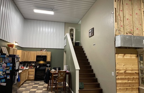 Rombauer Cabina | SOLAR ECLIPSE! Lodge on10ac open field. 4 bed, 1 bath. Family/Pet friendly