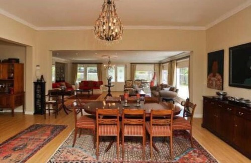 Lakeside Casa | Solar Entertainers dream on Constantia wineroute