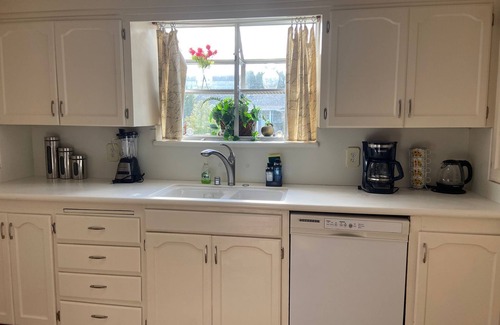 Willow Glen Casa | Solar Heated Pool, Staycation Lovely 3bed/2ba Home