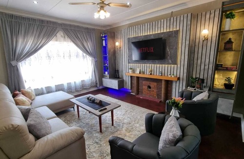 Northcliff Casa | Solar-powered cozy house with splash pool and jacuzzi