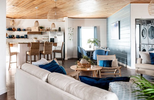 Crystal Beach Casa | Solara Sands: Theater & Game, Steps to the Beach!