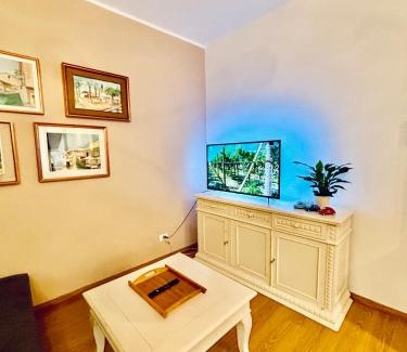 Lazise Old Town Apartamento | Solaris Apartment with swimming pool