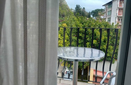 Villagonia Apartamento | Habitación 'Girasole' con balcón, Wi-Fi y aire acondicionado