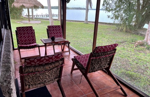 Huay-Pix Villa | Soleada y acogedora villa de dos dormitorios al pie de lago, cerca de Bacalar