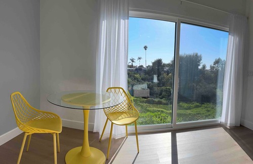 Bay Ho Casa | Soleil: a mid-century modern beach vibe