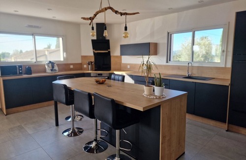 Boisset-et-Gaujac Chalet De Esquí | Soleil du Sud, a holiday home for 6 people with private pool in the Gard region of France.