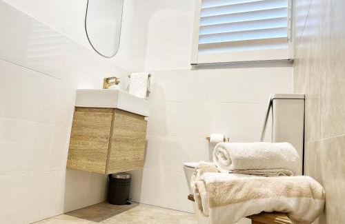 Towradgi Apartamento | Solhaus - Modern 1BR by Towradgi Beach