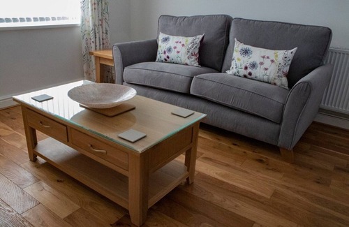 Olton Casa | Solihull Stay - 3 bedroom House (5 guests). Ideal for Solihull/ JLR/ HS2