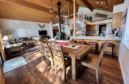 Shaver Lake Cabina | Solitude in the Cedars, Spacious Mountain Home