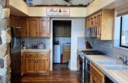 Shaver Lake Cabina | Solitude in the Cedars, Spacious Mountain Home